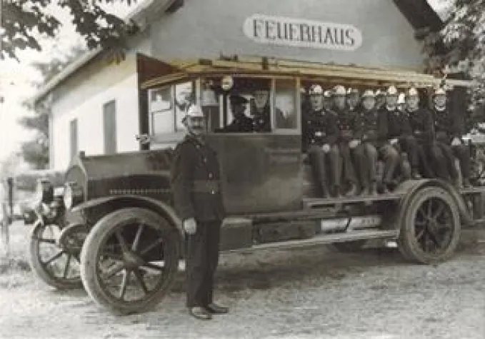 Bild: Die Freiwillige Feuerwehr Ottobrunn feiert 100. Geburtstag