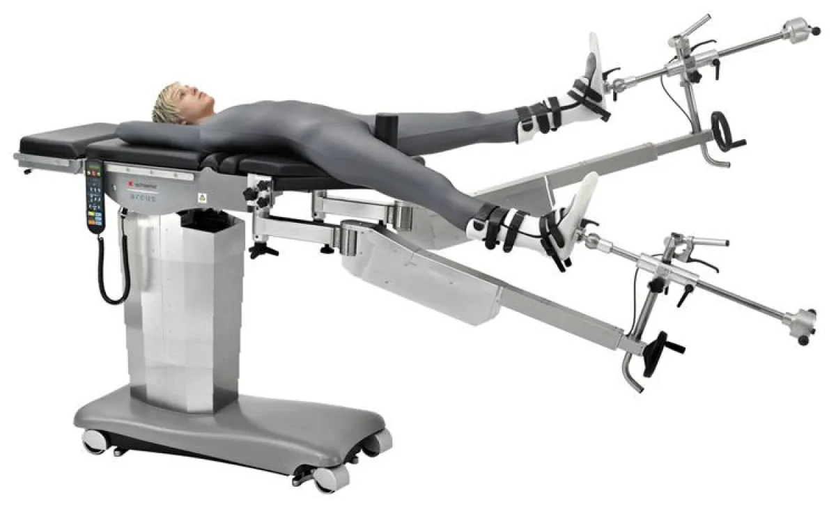 Eine optimale Kombination: Schaerer® MIS-Extension und der mobile Universal-Operationstisch Schaerer® arcus.