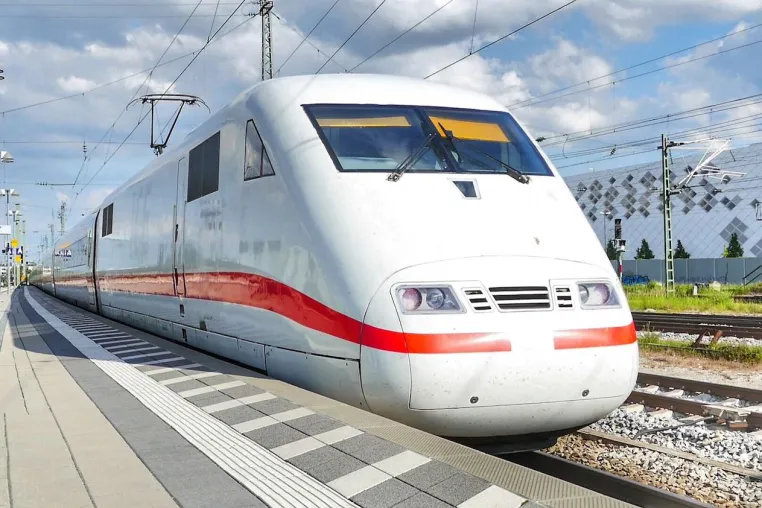 Bild: Hydraulik im Bahnbereich - RAILWAY-Schlauch nach EN45545-2