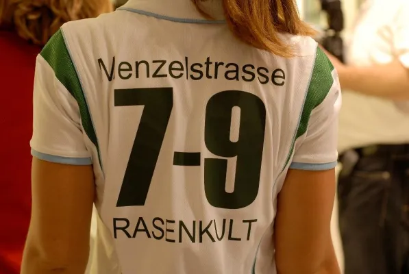 Wrist Flick oder Pull Shot verstehen nur leidenschaftliche Stangendreher oder passionierte Tischkicker Bild: Wrist Flick oder Pull Shot verstehen nur leidenschaftliche Stangendreher oder passionierte Tischkicker