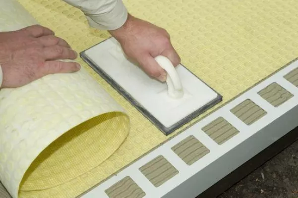 Bild: Dichte Flächen, geschützte Ränder – Terrassen und Balkone sanieren mit Systemen von Dural