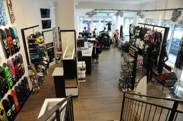 Bild: Munich City Here We Are - Planet Sports Neueröffnung in der Münchner Innenstadt