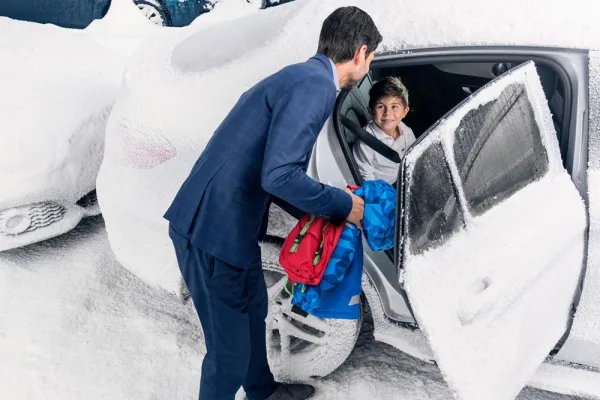 Bild: Eisfrei, sicher, digital – mit Eberspächer Standheizungen macht der Autowinter Spaß
