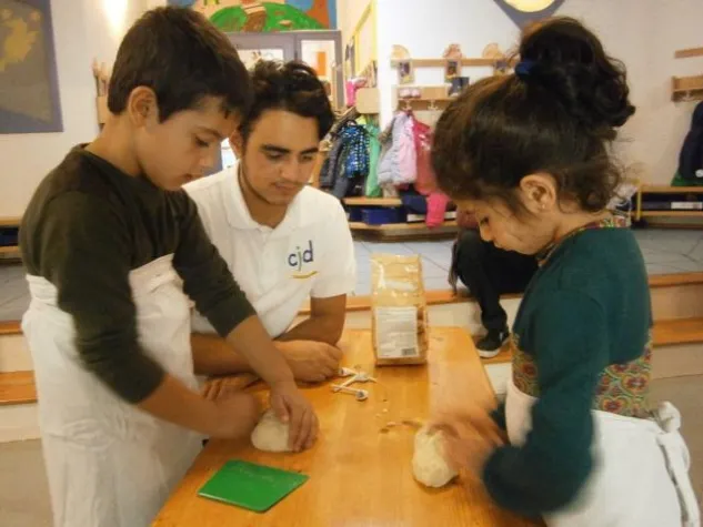 Bild: Backen mit den Lichterkindern