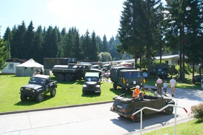Bild: 4. großes Militärfahrzeug, Oldtimer & Funkertreffen am Rennsteig