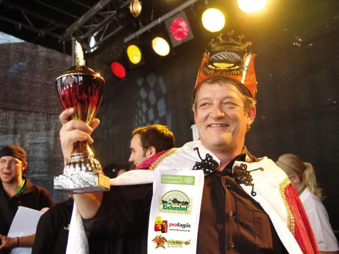 Heißes „Kopf-an-Kopf-Grillen“ auf der 13. Deutschen Grillmeisterschaft Bild: Heißes „Kopf-an-Kopf-Grillen“ auf der 13. Deutschen Grillmeisterschaft