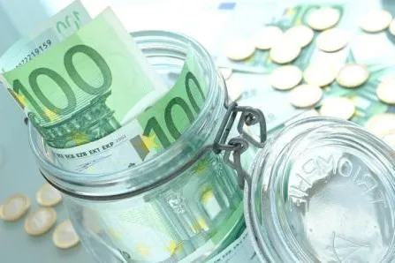 Bild: Deutsche Vermögensberatung (DVAG) gibt nützliche Tipps zum Geld sparen