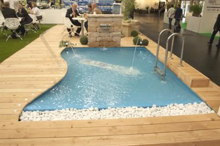 Vorstellung des neuen Poolsortiments BLUEPOOL auf der gafa 2011 Bild: Vorstellung des neuen Poolsortiments BLUEPOOL auf der gafa 2011