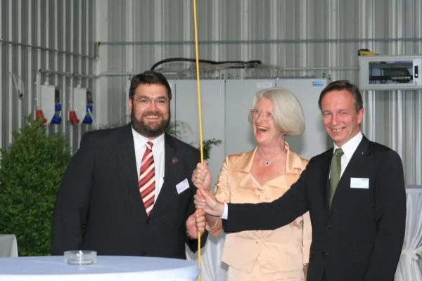 Bild: KUHSE feiert 80 jähriges Bestehen und Einweihung des neuen Standorts für den Magnetbau