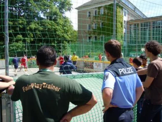 Bild: Sport gegen Gewalt - Innensenator im Märkischen Viertel