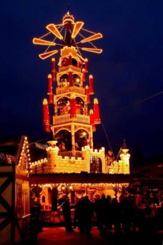Weihnachtspyramide Märchenweihnachtsmarkt Kassel; Foto: kassel-tourist