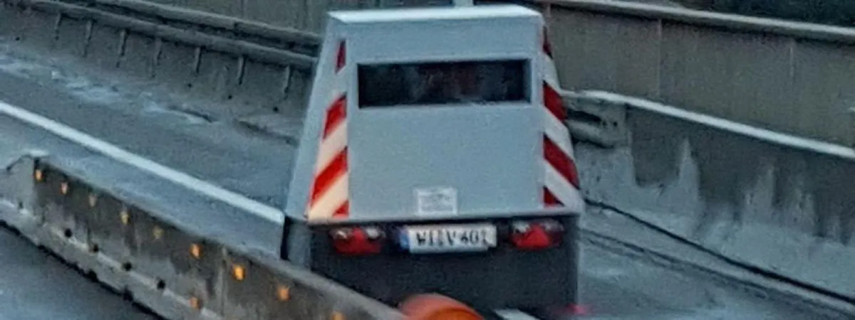 Geschwindigkeitsmessung mittels Enforcement Trailer der Firma Vitronic