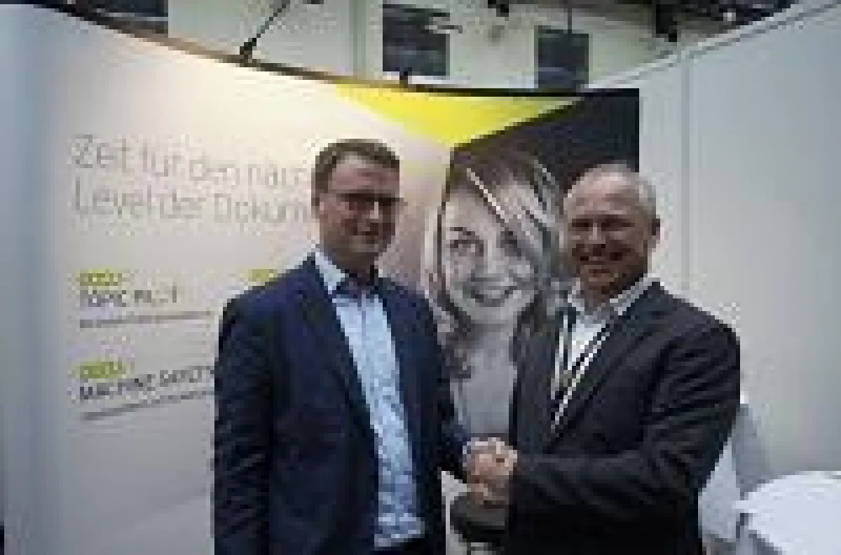 Acrolinx-Geschäftsführer Ulrich Callmeier (links) und Uwe Reißenweber, Geschäftsführer DOCUFY GmbH,