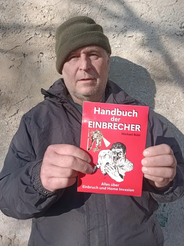 Michael Bübl mit seinem neuesten Werk 
