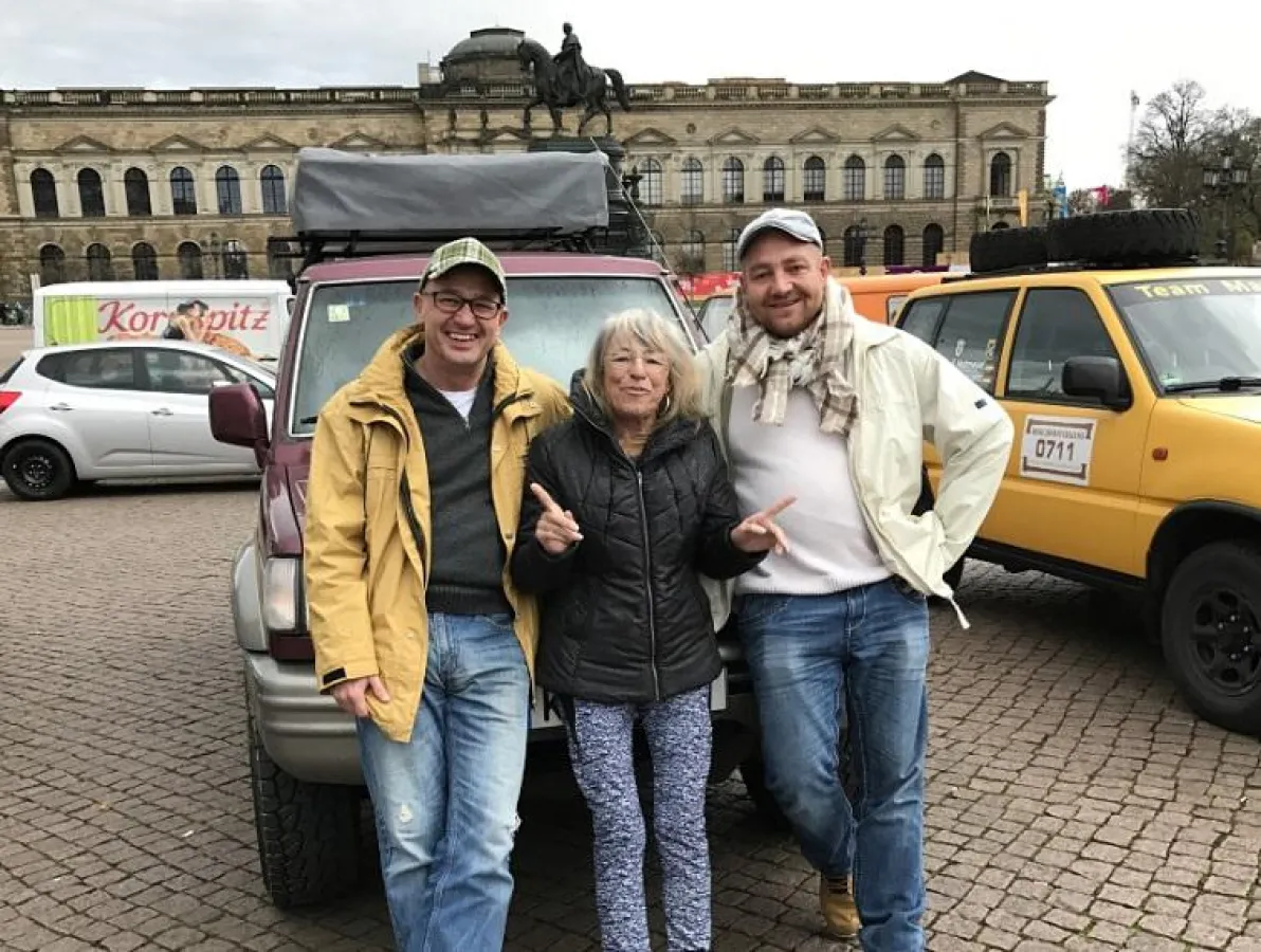 Fahrer eines Spendentransports. Sie arbeiten ehrenamtlich und zahlen auch ihre Reisekosten selbst.