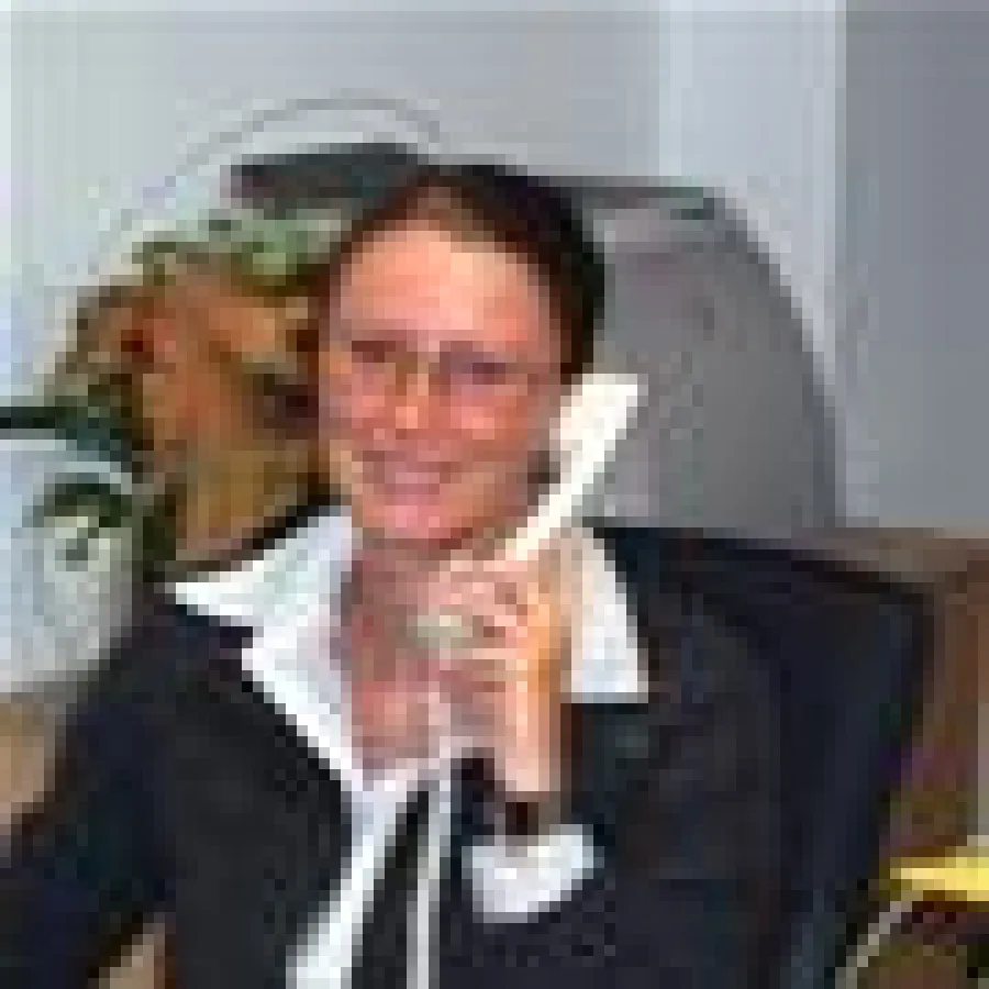 Sterbegeldversicherung: Hinterbliebenenabsicherung ohne Erbminderung - Frau J. Seelbinder-Jahn freut sich über Ihren Anruf