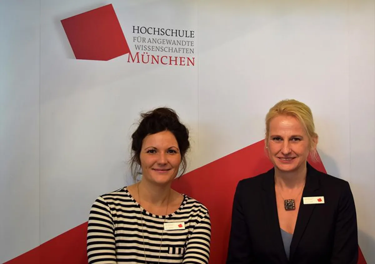 Daniela Schuff (re.) mit ihrer Mitarbeiterin Julia Hoffmann. (Foto: Bernhard Krebs)