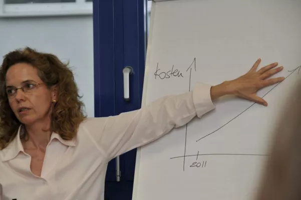 Bild: Kostenexplosion in der Pflege vorbeugen: Spezialistin Taubmann klärte bei Unternehmerinnennetzwerk NURMO auf