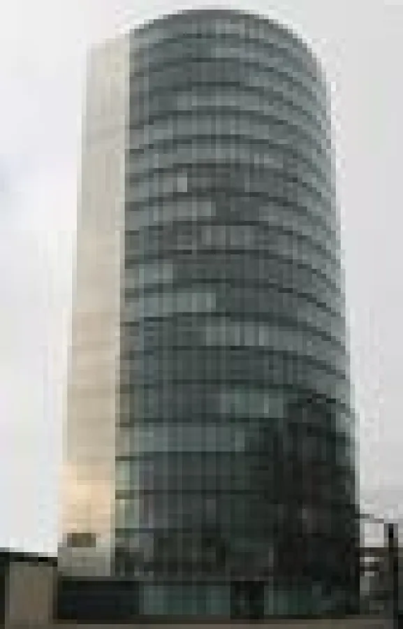 Der “Media Tower“ im Düsseldorfer Medienhafen