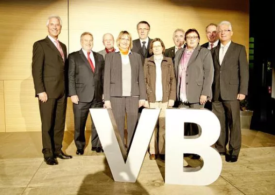 Bild: Volksbank Mittelhessen ehrt Jubilare