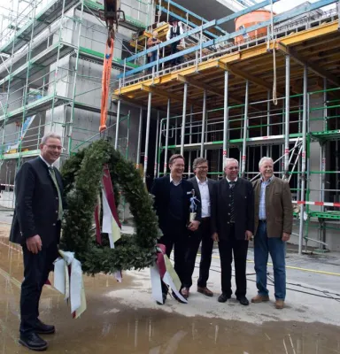 Bild: Großes Richtfest für Wohn- und GewerbekomplexMitten in Maisach