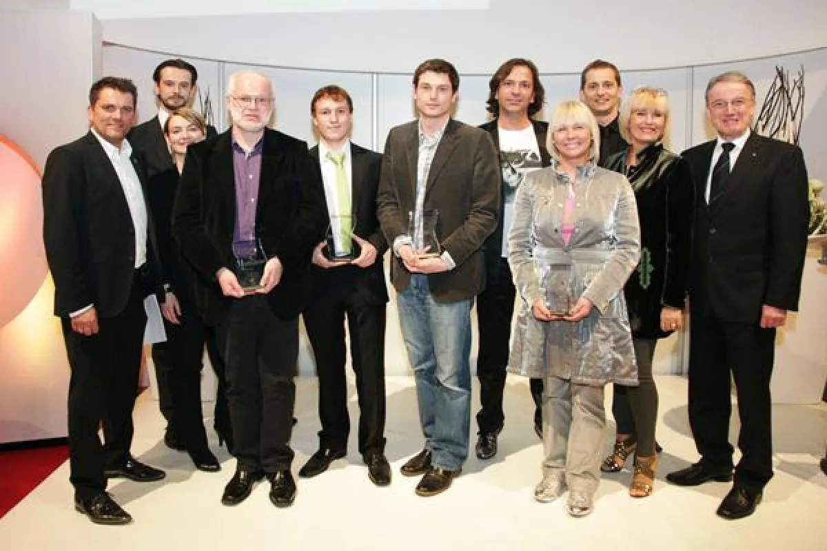 Preisträger, Juroren und Moderatoren bei der BoB-Medienpreisverleihung in Düsseldorf.