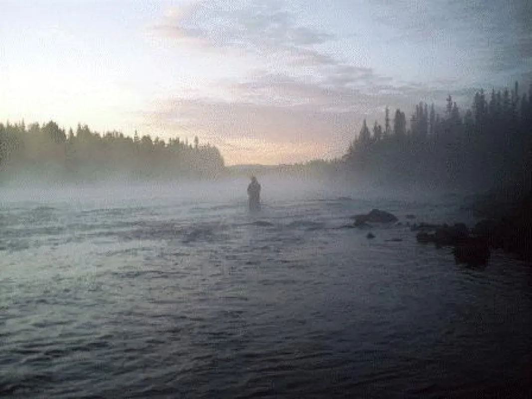 Angeln im Fluss Muonio in Lappland