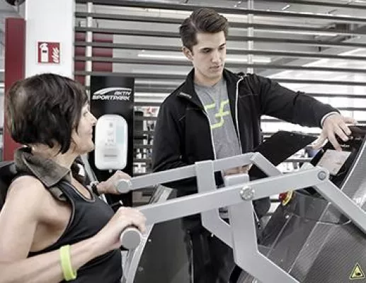 Bild: Aktiv-Sportpark Moers bildet Sport- und Fitnesskaufleute aus – Danilo Mierzwa auf dem Weg zum Alleskönner