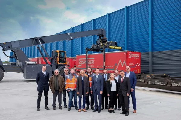 Bild: Stahlerzeugnisse aus Südwestfalen auf dem intermodalen Weg nach Venetien