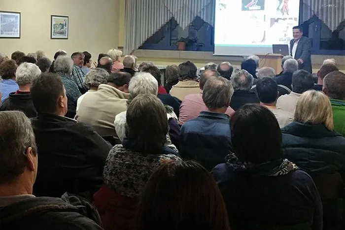 Bild: Asklepios Klinik Oberviechtach: Reges Interesse am Vortrag „Schulterschmerz“ von Stephan Goetze