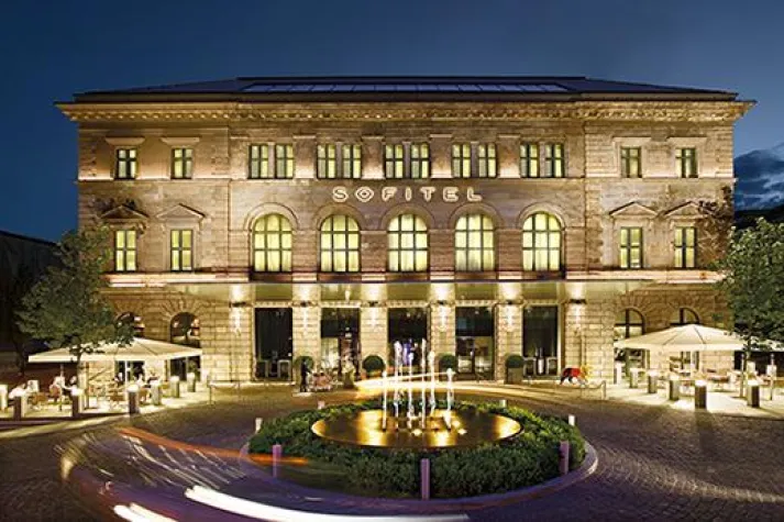 Bild: SOFITEL MUNICH BAYERPOST MIT WORLD LUXURY HOTEL AWARD “CONTEMPORARY/STYLISH HOTEL” AUSGEZEICHNET