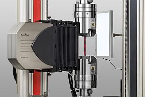 Laser Extensometer Array im Dauereinsatz Bild: Laser Extensometer Array im Dauereinsatz