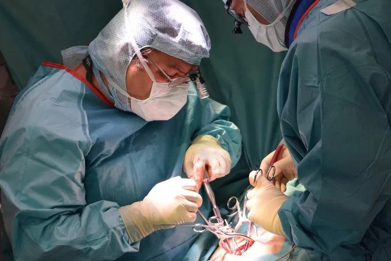 PD Dr. Konstantinos Kafchitsas: Seine Fachmeinung zählt in der Wirbelsäulenchirurgie Bild: PD Dr. Konstantinos Kafchitsas: Seine Fachmeinung zählt in der Wirbelsäulenchirurgie