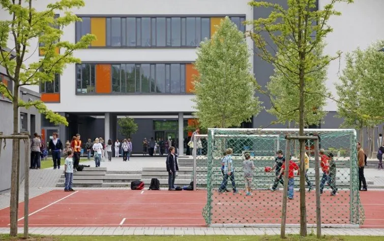 Comenius Ganztagsrealschule wird erste Realschule in Karlsruhe mit bilingualem Zug Bild: Comenius Ganztagsrealschule wird erste Realschule in Karlsruhe mit bilingualem Zug