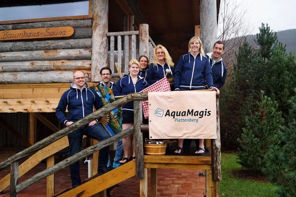 Bild: AquaMagis-Academy zur aktiven Mitarbeiter-Beteiligung– Schwimmmeister laden zur Mittelalter-Nacht in der Sauna