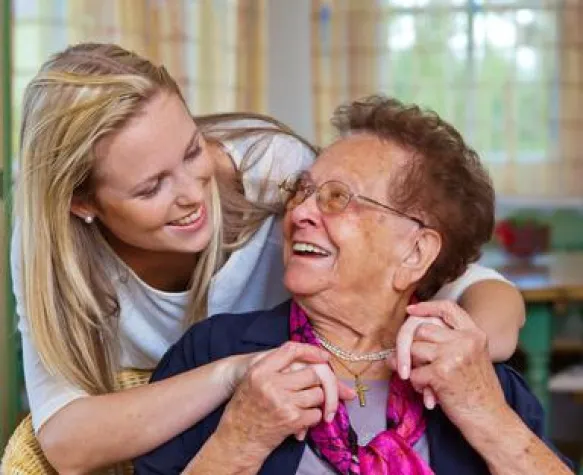 Bild: Weihnachten – auch Pflegethemen kommen auf den Tisch