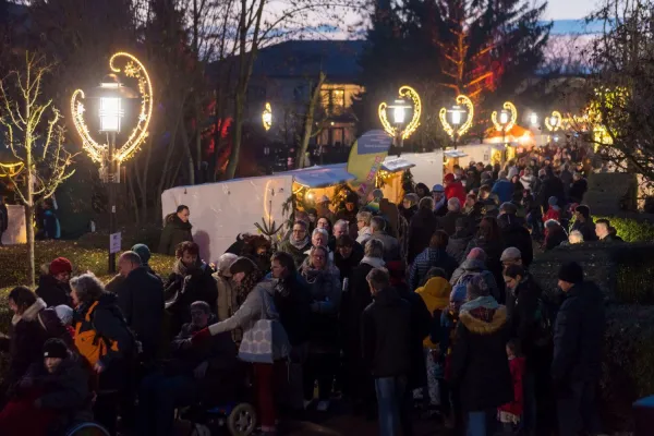 Bild: Adventsbasar „Weihnachten im Märchenwald“ der Albert Schweitzer Stiftung – Wohnen & Betreuen