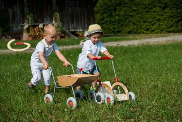 Bild: Auf die Plätze, fertig … schorsch, max, olga und franz im dorfhaus - jetzt kann es losgehen!