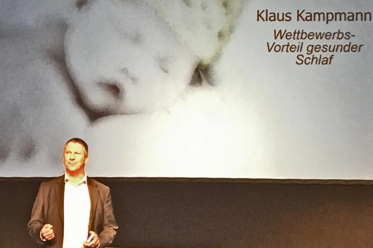 Berliner Coach Klaus Kampmann ist Finalist beim Speaker Slam Weltrekordversuch am 8.11.2019 in Stuttgart. Bild: Berliner Coach Klaus Kampmann ist Finalist beim Speaker Slam Weltrekordversuch am 8.11.2019 in Stuttgart.
