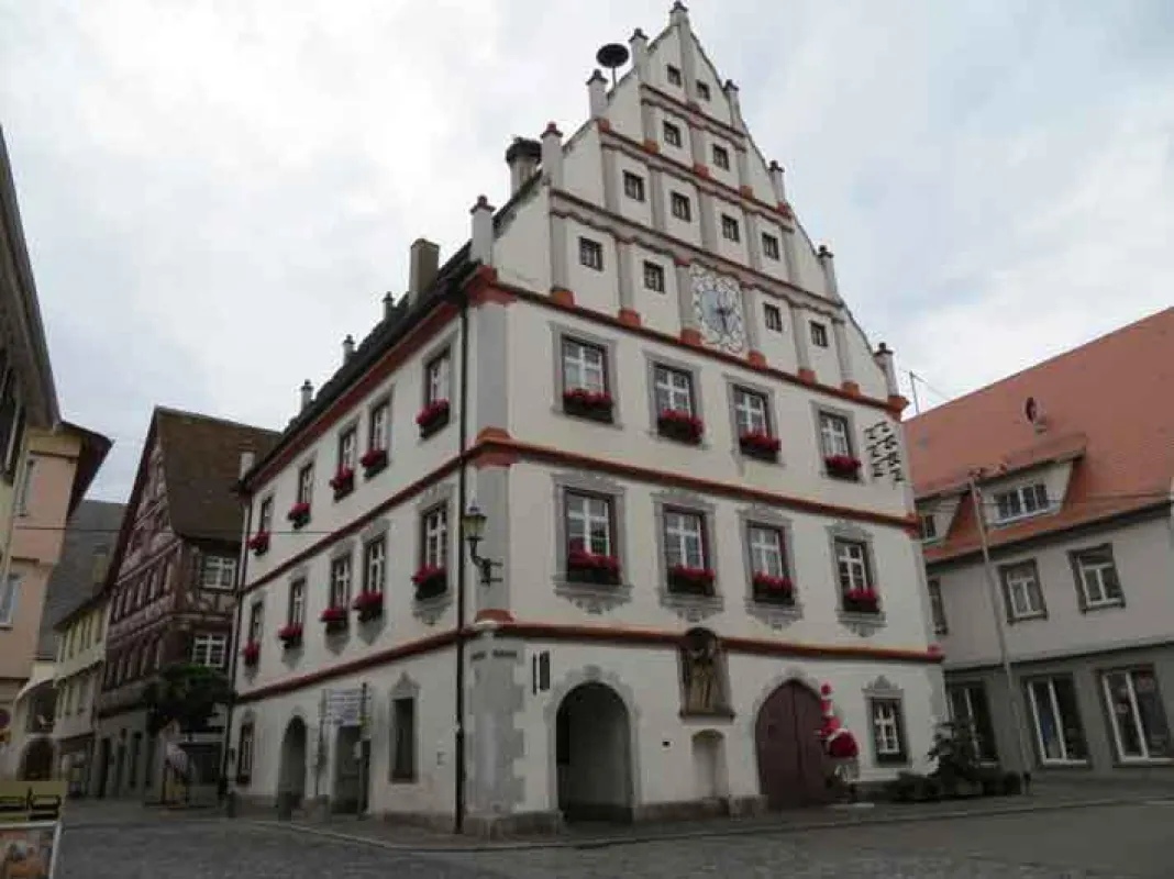 Das bereits 1985 sanierte Rathaus ist heute noch in sehr gutem Zustand
