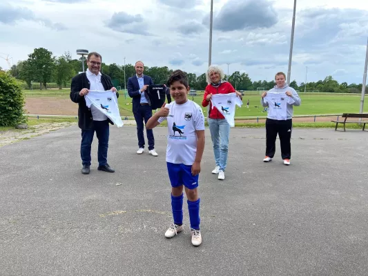Bild: #Stadtvollhelden – WMG überreicht Trikots // Wettbewerb unter Wolfsburger F-Jugendmannschaften