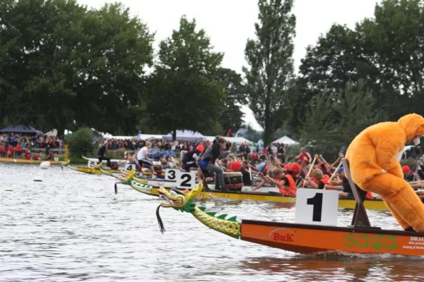 Bild: Teilnehmerrekord beim 10. Bremer Drachenboot-Cup – der Drachenbootregatta für Fun- und Breitensportteams