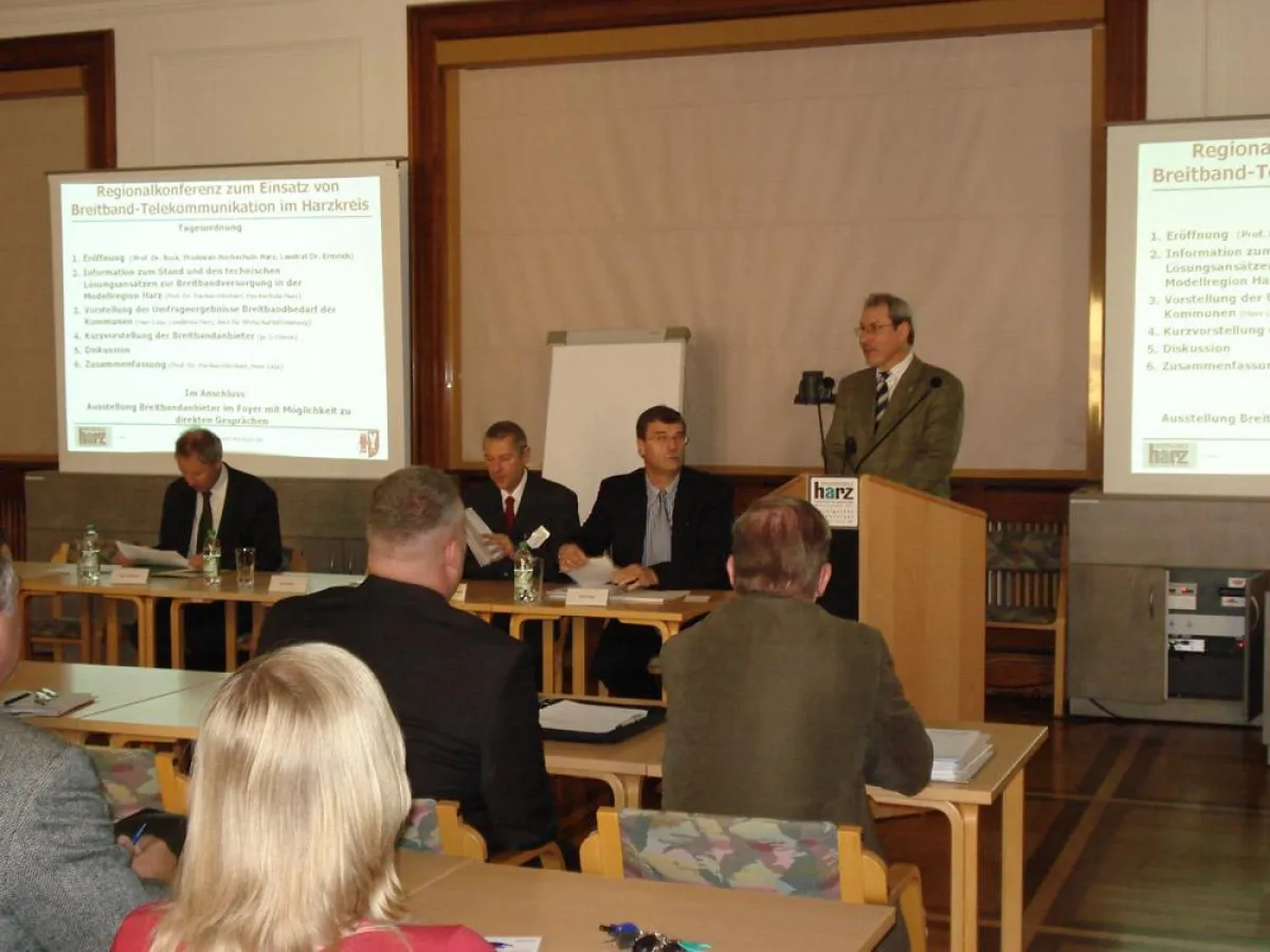 Prof. Dr. Wolfgang Beck eröffnet an der Hochschule Harz in Halberstadt die Regionalkonferenz zur Schaffung einer Breitbandinfrastruktur im Harzkreis