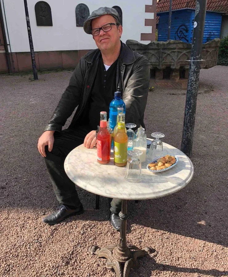 Klaus Lavies im Sommergarten des Theater im Pädagog