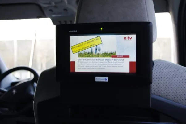 Bild: Individuelles Fahrgast-TV im Taxi - Digital Signage setzt weiter Trends in Out-of-Home