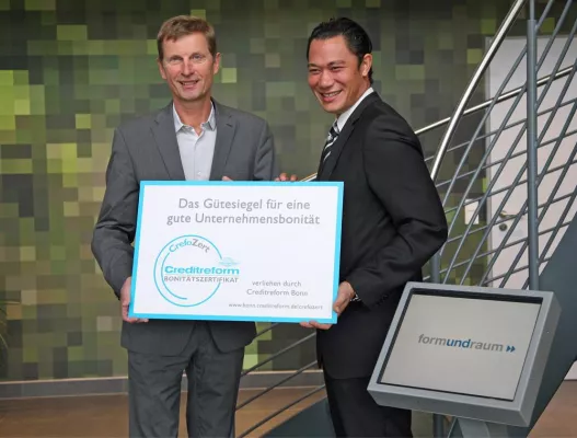 Bild: Form und Raum GmbH erhält das Creditreform Bonitätszertifikat „CrefoZert“
