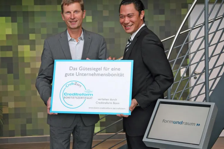 Bild: Form und Raum GmbH erhält das Creditreform Bonitätszertifikat „CrefoZert“