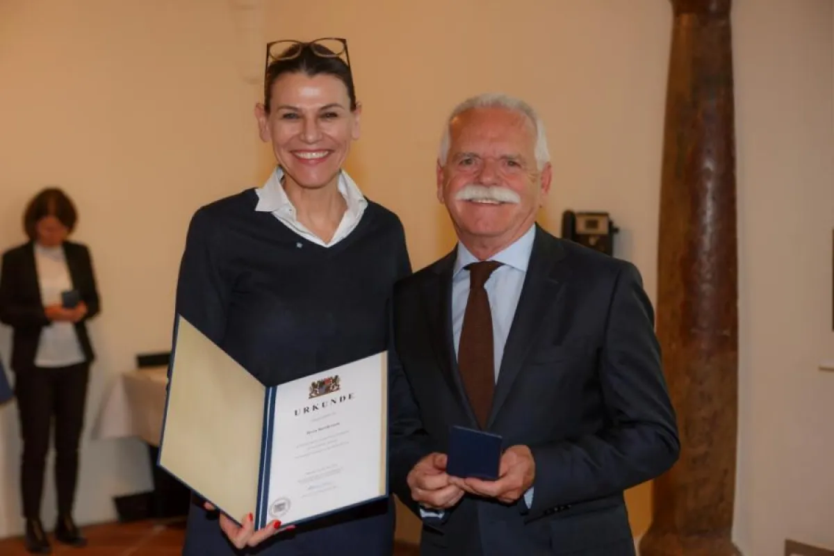 Kunstministerin Prof. Dr. med. Marion Kiechle und Harald Goeb, Inhaber der ISO-Gruppe.