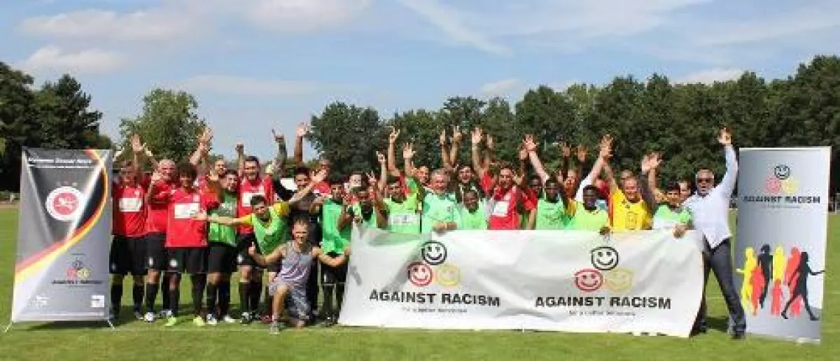 BallKONTAKTE: Die Dynamic Soccer Stars und ein Flüchtlingsteam gegemeinsam gegen Rassismus