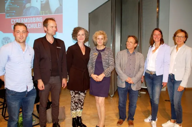Riesige Nachfrage nach „Cybermobbing“-Infoveranstaltung der Soroptimistinnen Bild: Riesige Nachfrage nach „Cybermobbing“-Infoveranstaltung der Soroptimistinnen